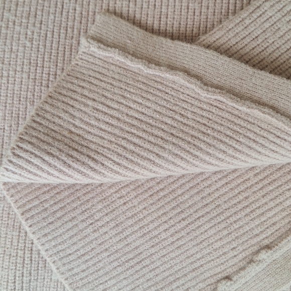 Love Token Sweater SzS FurTrim OffShoulder Slit Sleeve Cream Heavy Knit - Picture 6 of 9